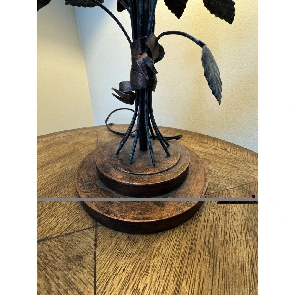 Vintage floral rose table lamp. Stunning. lamp shade. bronze color